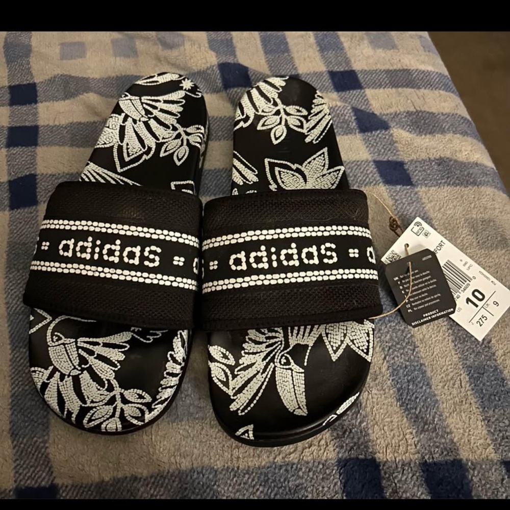 NWT ADIDAS ADILETTE COMFORT SLIDES